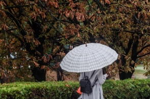 Καιρός: Βροχές, καταιγίδες και χαλάζι μέχρι το βράδυ 