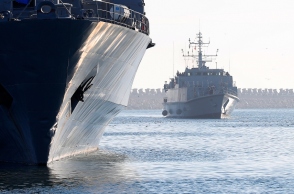 Πολεμικά πλοία κατευθύνονται προς την Ερυθρά Θάλασσα για να αντιμετωπίσουν τις επιθέσεις των Χούθι