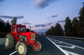 Αγρότες: Αποφασίζουν στα μπλόκα για τις κινητοποιήσεις
