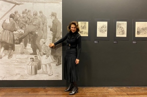 H Λουΐζα Καραπιδάκη, μας ξεναγεί στη συλλογή Παπαθεοδώρου στην Ελληνοαμερικάνικη Ένωση