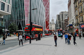 Ο Ρωμανός Γεροδήμος γράφει για τις αλλαγές στη βρετανική κοινωνία την τελευταία 25ετία 