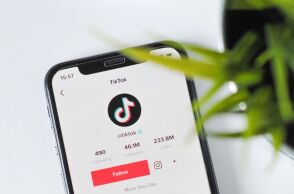 ΕΕ-προστασία ανηλίκων: Η Ευρωπαϊκή Ένωση άνοιξε «επίσημη έρευνα» σε βάρος του TikTok βάσει του νόμου για τις ψηφιακές υπηρεσίες (DSA).