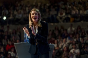 Η Ρομπέρτα Μέτσολα σε εκδήλωση για τις Ευρωεκλογές στο Ωδείο Αθηνών 