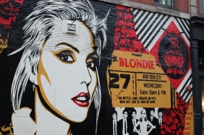 Νέα Υόρκη: Μητρόπολη. Καθρέφτης. Φάρος.