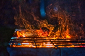 Τσικνοπέμπτη 2024: Από πού πήρε το όνομά της η γιορτή της κρεατοφαγίας