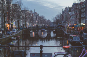 Άμστερνταμ: υπερτουρισμός και πόλεμος χιπ-χοπ