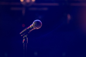 Η ελληνική μουσική είναι τοσο χάλια που μόνο με το ζόρι την ακούς