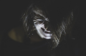 Η 32χρονη για τον άγριο ξυλοδαρμό της από τον 34χρονο σύζυγό της