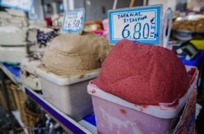 Ταραμάς μέσα σε μπολάκια ενόψει Σαρακοστής