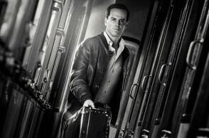 «Ripley»: Κυκλοφόρησε το νέο ατμοσφαιρικό τρέιλερ της σειράς του Netflix - Ο Άντριου Σκοτ υποδύεται τον χαρακτήρα της Πατρίσια Χάισμιθ. 