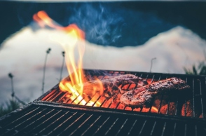 O καιρός την Τσικνοπέμπτη: Βροχές και καταιγίδες σήμερα