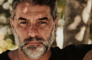 Βασίλης Μπισμπίκης: Εσπευσμένα στο νοσοκομείο μετέβη ο γνωστός ηθοποιός - Υποβλήθηκε σε επέμβαση - Στο πλευρό του η Δέσποινα Βανδή.