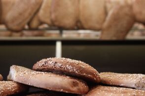 Το έθιμο και η ιστορία πίσω από τη λαγάνα που τρώμε την Καθαρά Δευτέρα