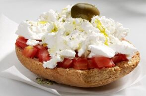 Πού θα βρεις την καλύτερη ξινομυζήθρα Κρήτης στην Αθήνα 