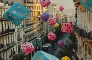 Σε ρυθμούς Μαρίνας Σάττι μέσα από τον κόσμο της Athens Surreal 