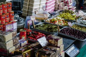 Καθαρά Δευτέρα: Χαμηλότερες ή ίσες με πέρυσι οι τιμές για το «Καλάθι της Σαρακοστής» - Συγκρίσεις προϊόντων σε δύο σούπερ μάρκετ.