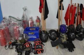 ΕΛ.ΑΣ. - επιχείρηση στο ΑΠΘ: Από αντιασφυξιογόνες μάσκες μέχρι χειροβομβίδες χειρός και μεταλλικούς τροχούς κοπής εντόπισαν οι αρχές.