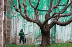 Banksy: Νέα τοιχογραφία του παγκοσμίου φήμης street artist στο Λονδίνο - Ο καλλιτέχνης επιβεβαιώνει με ανάρτησή του τις εικασίες.