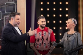 H Sophia the Robot στον Γρηγόρη Αρναούτογλου