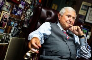 Πέθανε ο Μάρτιν Γκρίνφιλντ, επιζώντας του Ολοκαυτώματος και ράφτης προέδρων και σταρ