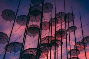 Κοιμόταν μέσα στο αυτοκίνητο και τα ανήλικα παιδιά του κυκλοφορούσαν στη Θεσσαλονίκη