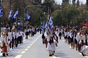 25η Μαρτίου: Εικόνες από τη μαθητική παρέλαση στην Αθήνα