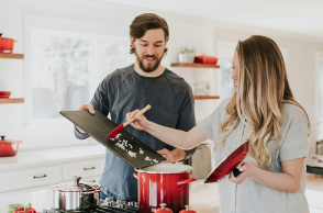 Κατσαρόλες με βιβλία: Στην κουζίνα με Μπουρνταίν, Μονταλμπάν και Καρβάλιο