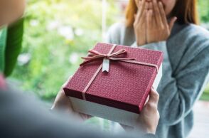 Εορτολόγιο: Ποιοι γιορτάζουν σήμερα 28 Μαρτίου; Η Athens Voice σου τους θυμίζει - Μην ξεχάσεις να τους δώσεις τις καλύτερες ευχές σου