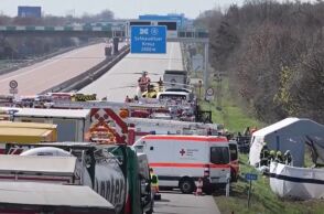 Γερμανία: Τροχαίο δυστύχημα με ανατροπή λεωφορείου σε μεγάλο αυτοκινητόδρομο κοντά στη Λειψία - Πέντε νεκροί και πολλοί τραυματίες.