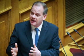 Πρόταση μομφής: Ο Καραμανλής στο βήμα της Βουλής