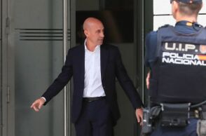 Λουίς Ρουμπιάλες: Η εισαγγελία ζητά φυλάκιση 2 ετών και 6 μηνών για τον πρώην πρόεδρο της ισπανικής ομοσπονδίας ποδοσφαίρου. 