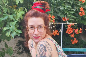 Η Ειρήνη Βιτόρου από το μπαλκόνι της