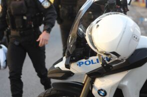 Ελεύθεροι αφέθηκαν οι 25 ανήλικοι που προσήχθησαν χθες από περιοχή της Γλυφάδας - Είχαν δώσει «ραντεβού» για επεισόδια - Δεν προέκυψε κάτι σε βάρος τους.