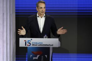 15ο Συνέδριο ΝΔ - Κυριάκος Μητσοτάκης: Δεν θα επιτρέψουμε να συμβούν ξανά όσα έγιναν την περασμένη δεκαετία - Οι λαϊκιστές θέλουν να υψώνουν διαχωρισμούς.