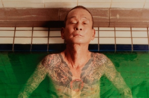 Γιακούζα: Συνέντευξη με τον φωτογράφο Theo Cottle για το λεύκωμά του «893 Yakuza: The Setting Sun»