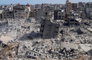 Εικόπα της πόλης της Γάζας με γκρεμισμένα κτήρια και όγκους τσιμεντων μετά τον πόλεμο Ισραήλ - Χαμάς