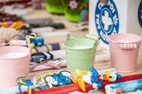 Λαμπάδες και δώρα για καλό σκοπό