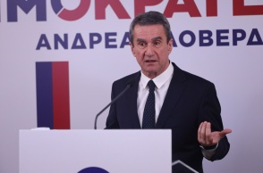 Ο Ανδρέας Λοβέρδος στο βήμα κατά τη διάρκεια ομιλίας του