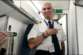 Ο κυβερνήτης πολιτικού αεροσκάφους πέταξε από την Χίο για Αθήνα για τελευταία φορά ως κυβερνήτης λόγω συνταξιοδότησης