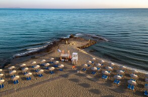 Οργανωμένη παραλία στα Μάλια - Δωρεάν διακοπές με το πρόγραμμα Τουρισμός για Όλους 2024