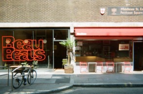 BeauBeaus Cafe: Καλλιτέχνες και ράπερ βρήκαν το νέο τους στέκι 