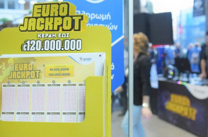 Το Eurojackpot γιόρτασε τον πρώτο Έλληνα νικητή που κέρδισε 1 εκατ. ευρώ στη Λαμία