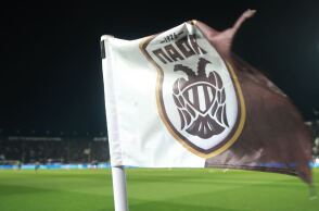Σημαιάκι του ΠΑΟΚ στο γήπεδο της Τούμπας