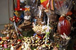 Πάσχα 2024: Το εορταστικό ωράριο των καταστημάτων