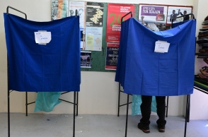 Δηλαδή νομίζετε ότι η Ελλάδα αξίζει καλύτερα από αυτούς τους υποψήφιους ευρωβουλευτές; Γιατί;