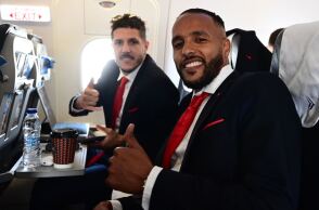 Οι παίκτες του Ολυμπιακού στο αεροπλάνο για την Τουρκία