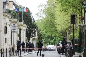 Γαλλία: Άνδρας συνελήφθη στο Παρίσι έπειτα από περιστατικό στο ιρανικό προξενείο - Απειλούσε να ανατιναχθεί - Είπε ότι ήθελε να πάρει εκδίκηση.