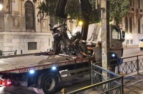 Τροχαίο με έναν σοβαρά τραυματία τα ξημερώματα στη Σταδίου