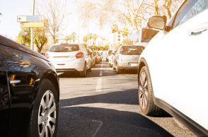 Κλείστε τα σχολεία και κάντε τα πάρκινγκ