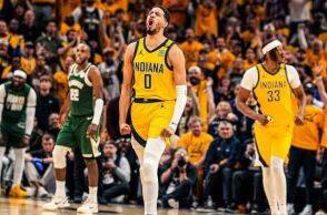 NBA: Ιντιάν Πέϊσερς - Μιλγουόκι Μπακς 121-118: Προβάδισμα για τους Πέισερς στα play offs της Ανατολικής Περιφέρειας.